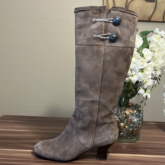 Naya, Anthropologie Dalia gray suede boots with button detail on top. - Picture 6 of 16